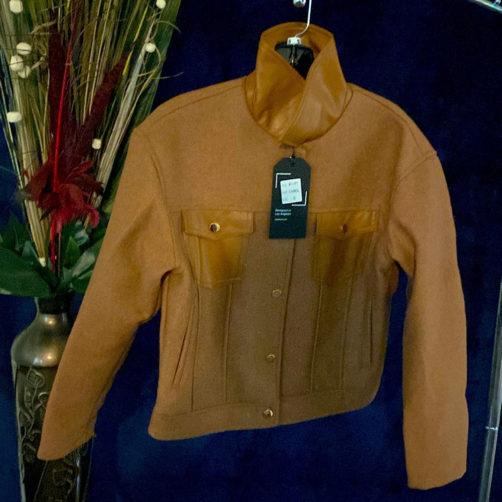 Heavy duty and classy camel jacket. Dress up or dress down jacket. Be chic! - Picture 1 of 7